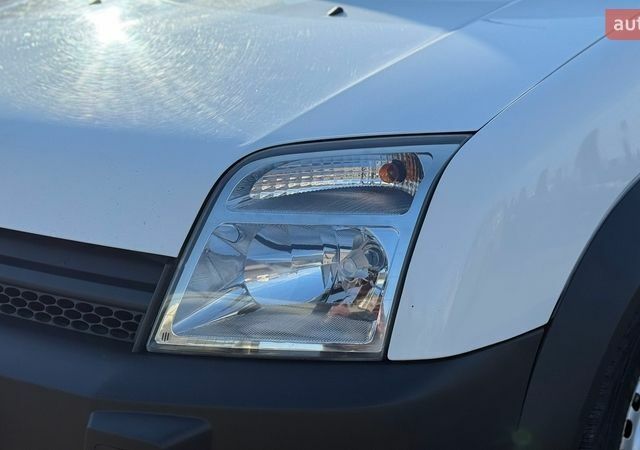 Білий Форд Транзит Коннект, об'ємом двигуна 1.75 л та пробігом 200 тис. км за 4900 $, фото 8 на Automoto.ua