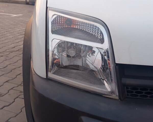 Белый Форд Транзит Коннект, объемом двигателя 0 л и пробегом 390 тыс. км за 3999 $, фото 8 на Automoto.ua