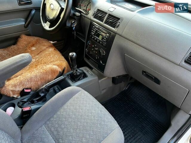 Білий Форд Транзит Коннект, об'ємом двигуна 1.8 л та пробігом 463 тис. км за 3850 $, фото 8 на Automoto.ua