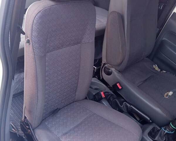 Белый Форд Транзит Коннект, объемом двигателя 0 л и пробегом 390 тыс. км за 3999 $, фото 10 на Automoto.ua