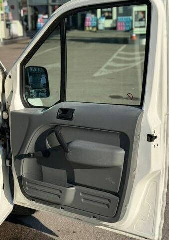 Білий Форд Транзит Коннект, об'ємом двигуна 1.75 л та пробігом 200 тис. км за 4900 $, фото 13 на Automoto.ua