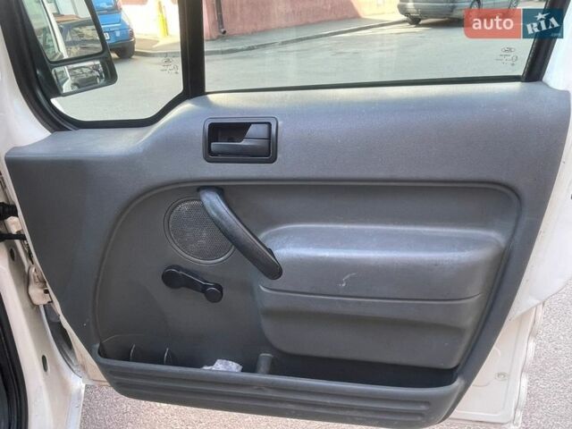Белый Форд Транзит Коннект, объемом двигателя 1.8 л и пробегом 320 тыс. км за 2900 $, фото 26 на Automoto.ua