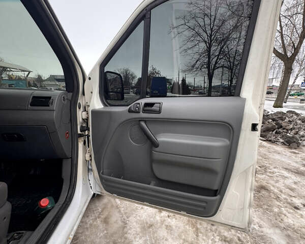 Белый Форд Транзит Коннект, объемом двигателя 1.8 л и пробегом 345 тыс. км за 3999 $, фото 10 на Automoto.ua