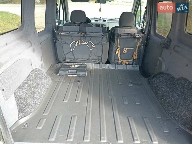 Форд Транзит Коннект 2006 у Коростене на Automoto.ua Білий Форд Транзит Коннект, об'ємом двигуна 1.8 л та пробігом 318 тис. км за 6300 $, фото 21 на Automoto.ua