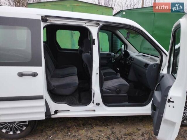 Белый Форд Транзит Коннект, объемом двигателя 1.75 л и пробегом 350 тыс. км за 4950 $, фото 15 на Automoto.ua