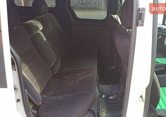 Белый Форд Транзит Коннект, объемом двигателя 1.8 л и пробегом 306 тыс. км за 4200 $, фото 10 на Automoto.ua