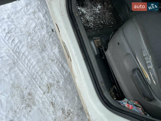 Белый Форд Транзит Коннект, объемом двигателя 1.75 л и пробегом 235 тыс. км за 4252 $, фото 16 на Automoto.ua