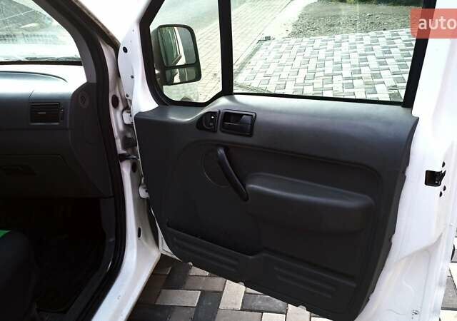 Белый Форд Транзит Коннект, объемом двигателя 1.8 л и пробегом 306 тыс. км за 4200 $, фото 13 на Automoto.ua