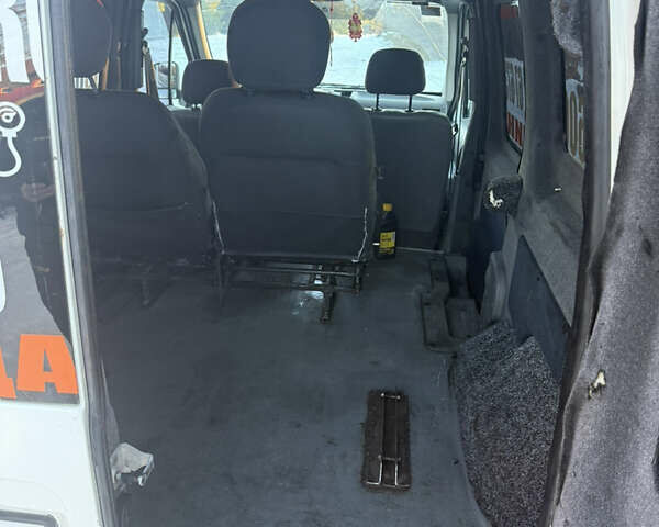 Білий Форд Транзит Коннект, об'ємом двигуна 1.8 л та пробігом 350 тис. км за 3500 $, фото 4 на Automoto.ua