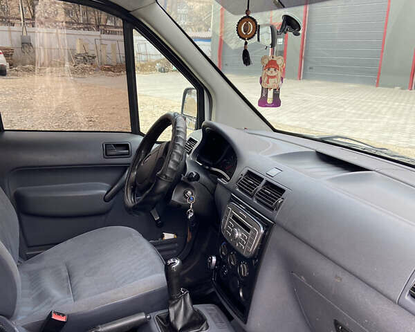 Белый Форд Транзит Коннект, объемом двигателя 1.75 л и пробегом 242 тыс. км за 4200 $, фото 6 на Automoto.ua