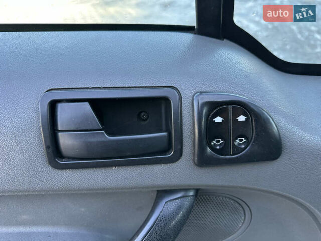 Білий Форд Транзит Коннект, об'ємом двигуна 1.75 л та пробігом 236 тис. км за 4600 $, фото 7 на Automoto.ua