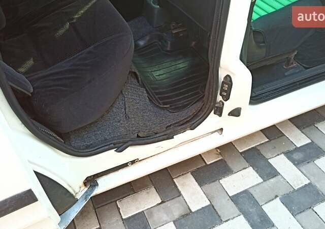 Белый Форд Транзит Коннект, объемом двигателя 1.8 л и пробегом 306 тыс. км за 4200 $, фото 9 на Automoto.ua