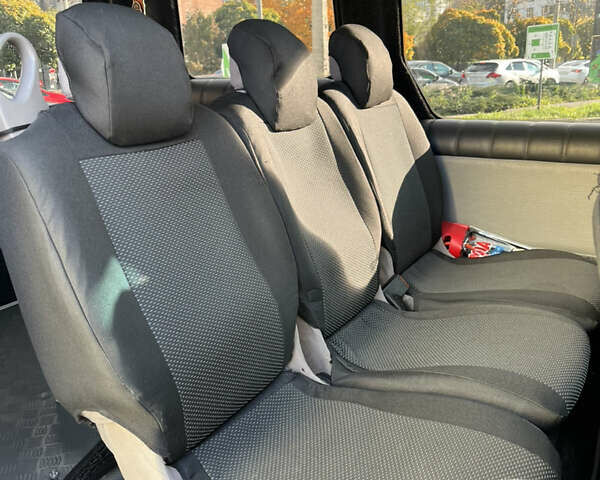 Белый Форд Транзит Коннект, объемом двигателя 1.75 л и пробегом 224 тыс. км за 5200 $, фото 19 на Automoto.ua