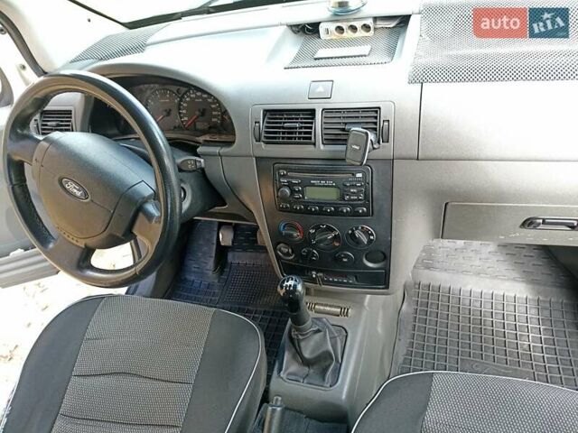 Форд Транзит Коннект 2006 у Коростене на Automoto.ua Білий Форд Транзит Коннект, об'ємом двигуна 1.8 л та пробігом 318 тис. км за 6300 $, фото 10 на Automoto.ua