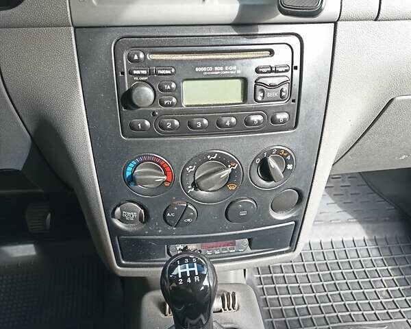 Форд Транзит Коннект 2006 у Коростене на Automoto.ua Білий Форд Транзит Коннект, об'ємом двигуна 1.8 л та пробігом 318 тис. км за 6300 $, фото 14 на Automoto.ua