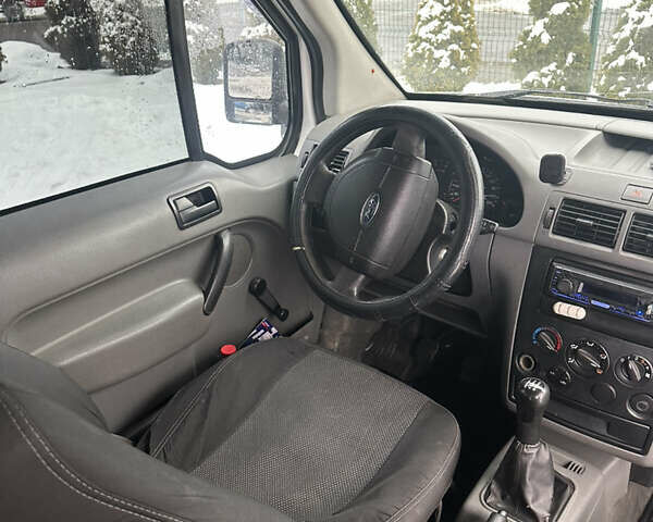 Білий Форд Транзит Коннект, об'ємом двигуна 1.75 л та пробігом 380 тис. км за 4000 $, фото 19 на Automoto.ua