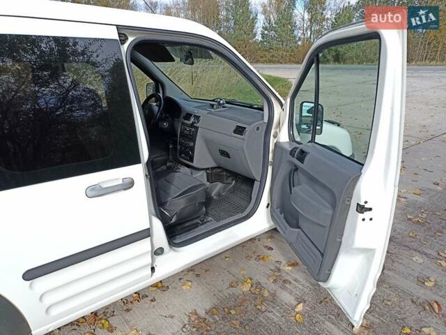 Форд Транзит Коннект 2006 у Коростене на Automoto.ua Білий Форд Транзит Коннект, об'ємом двигуна 1.8 л та пробігом 318 тис. км за 6300 $, фото 8 на Automoto.ua