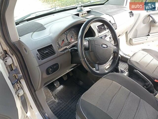 Форд Транзит Коннект 2006 у Коростене на Automoto.ua Білий Форд Транзит Коннект, об'ємом двигуна 1.8 л та пробігом 318 тис. км за 6300 $, фото 12 на Automoto.ua
