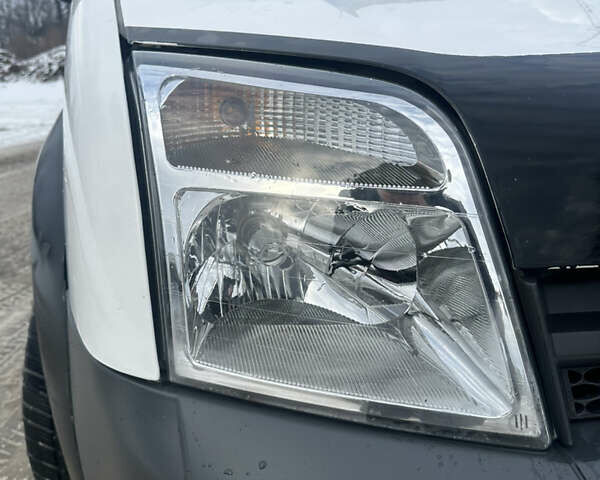 Білий Форд Транзит Коннект, об'ємом двигуна 1.75 л та пробігом 380 тис. км за 4000 $, фото 25 на Automoto.ua