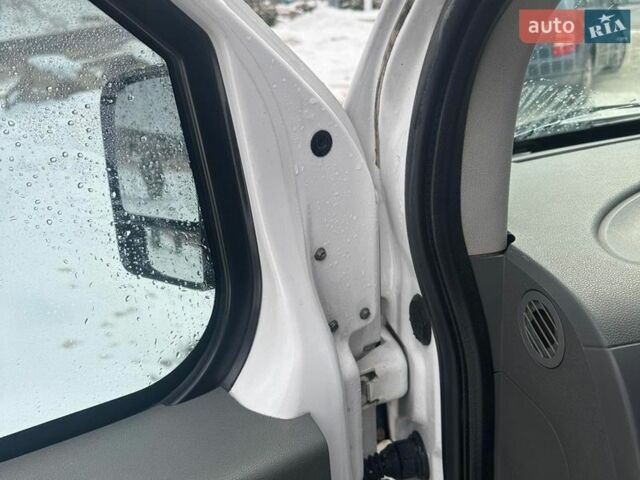 Білий Форд Транзит Коннект, об'ємом двигуна 1.8 л та пробігом 390 тис. км за 3800 $, фото 3 на Automoto.ua