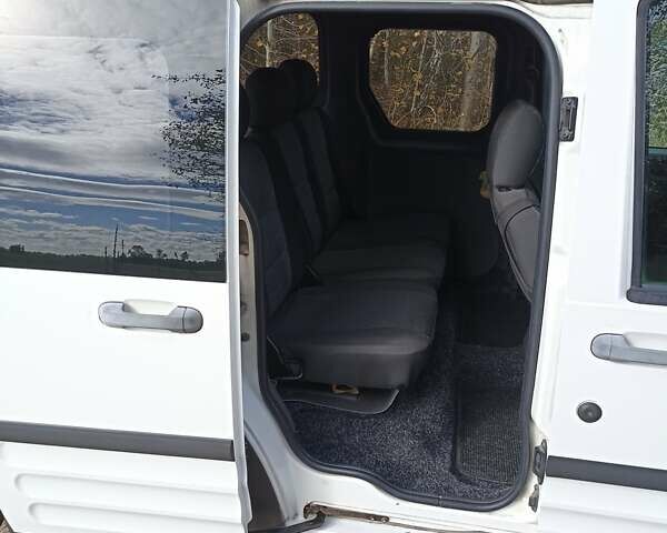 Форд Транзит Коннект 2006 у Коростене на Automoto.ua Білий Форд Транзит Коннект, об'ємом двигуна 1.8 л та пробігом 318 тис. км за 6300 $, фото 15 на Automoto.ua