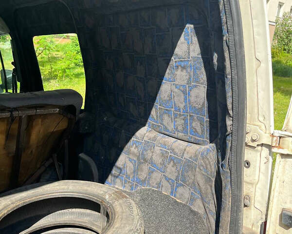 Білий Форд Транзит Коннект, об'ємом двигуна 1.8 л та пробігом 200 тис. км за 3800 $, фото 15 на Automoto.ua