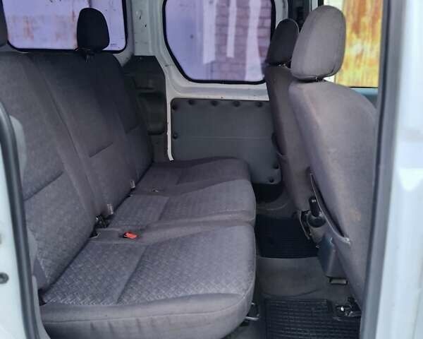 Білий Форд Транзит Коннект, об'ємом двигуна 1.8 л та пробігом 356 тис. км за 4250 $, фото 19 на Automoto.ua