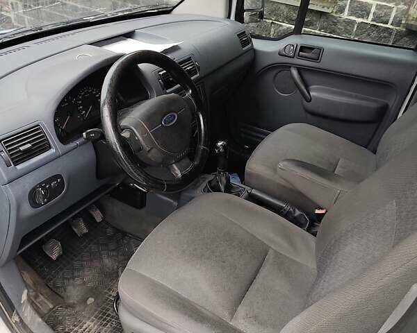 Белый Форд Транзит Коннект, объемом двигателя 1.75 л и пробегом 356 тыс. км за 3500 $, фото 5 на Automoto.ua