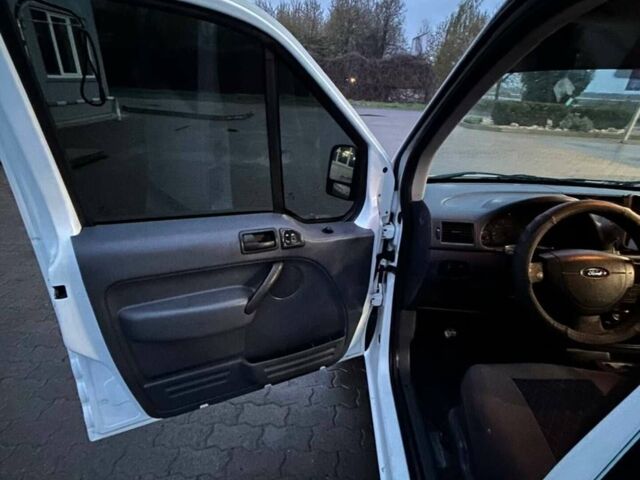 Білий Форд Транзит Коннект, об'ємом двигуна 1.8 л та пробігом 320 тис. км за 4500 $, фото 24 на Automoto.ua
