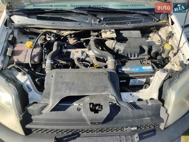 Белый Форд Транзит Коннект, объемом двигателя 1.8 л и пробегом 260 тыс. км за 4800 $, фото 19 на Automoto.ua