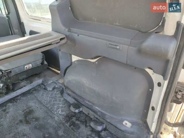 Белый Форд Транзит Коннект, объемом двигателя 1.8 л и пробегом 260 тыс. км за 4800 $, фото 15 на Automoto.ua