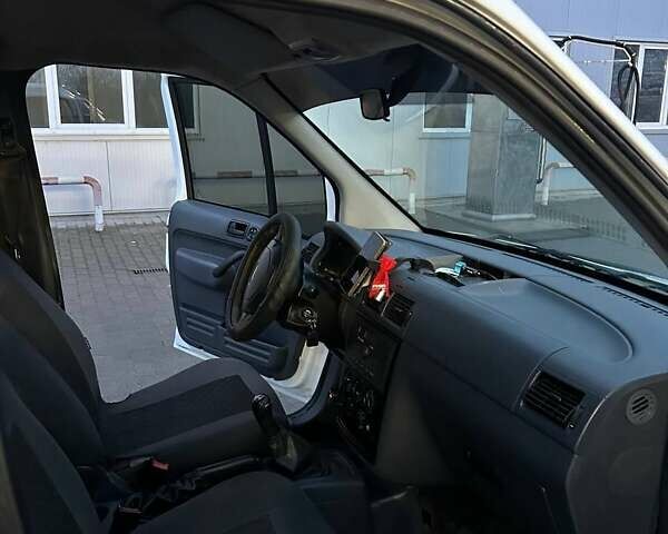 Білий Форд Транзит Коннект, об'ємом двигуна 1.8 л та пробігом 320 тис. км за 4500 $, фото 19 на Automoto.ua