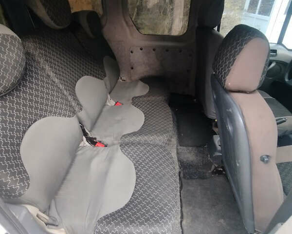 Білий Форд Транзит Коннект, об'ємом двигуна 1.8 л та пробігом 340 тис. км за 3150 $, фото 9 на Automoto.ua