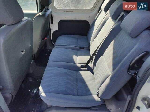 Белый Форд Транзит Коннект, объемом двигателя 1.8 л и пробегом 260 тыс. км за 4800 $, фото 11 на Automoto.ua