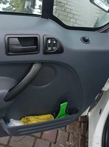 Белый Форд Транзит Коннект, объемом двигателя 1.8 л и пробегом 235 тыс. км за 4700 $, фото 10 на Automoto.ua