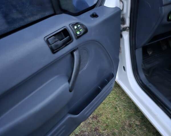 Белый Форд Транзит Коннект, объемом двигателя 1.8 л и пробегом 310 тыс. км за 5300 $, фото 18 на Automoto.ua