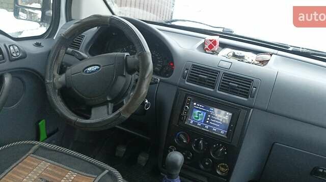 Белый Форд Транзит Коннект, объемом двигателя 1.8 л и пробегом 235 тыс. км за 4700 $, фото 3 на Automoto.ua