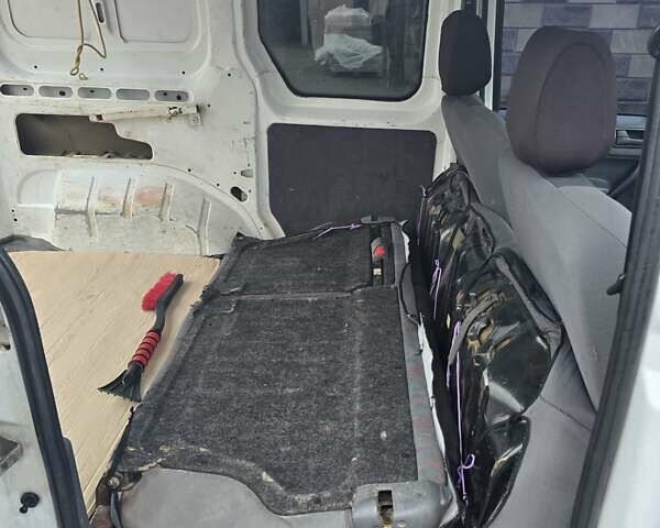 Белый Форд Транзит Коннект, объемом двигателя 1.8 л и пробегом 310 тыс. км за 5300 $, фото 19 на Automoto.ua