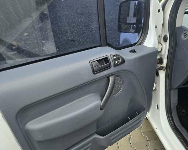 Белый Форд Транзит Коннект, объемом двигателя 1.8 л и пробегом 310 тыс. км за 5300 $, фото 5 на Automoto.ua