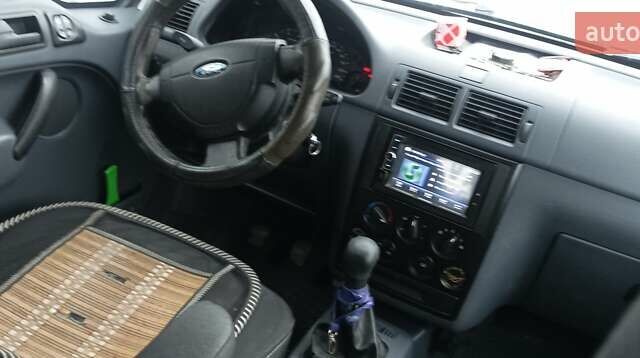 Белый Форд Транзит Коннект, объемом двигателя 1.8 л и пробегом 235 тыс. км за 4700 $, фото 4 на Automoto.ua