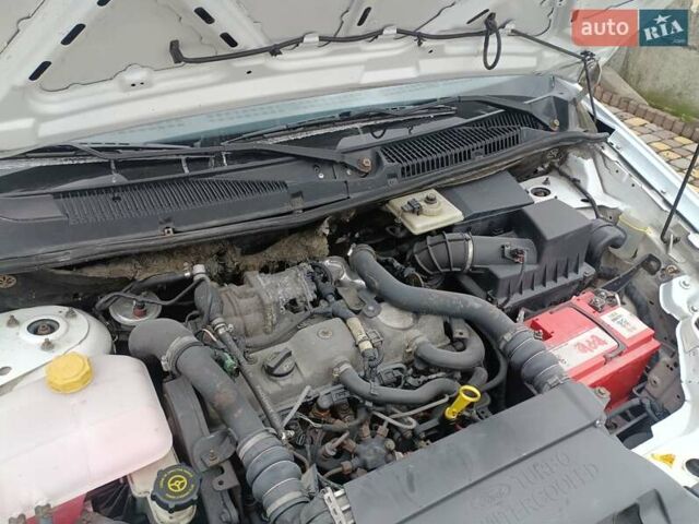 Белый Форд Транзит Коннект, объемом двигателя 1.75 л и пробегом 358 тыс. км за 3650 $, фото 11 на Automoto.ua