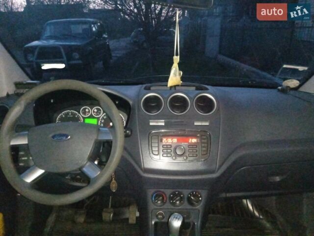 Білий Форд Транзит Коннект, об'ємом двигуна 1.8 л та пробігом 214 тис. км за 3949 $, фото 1 на Automoto.ua