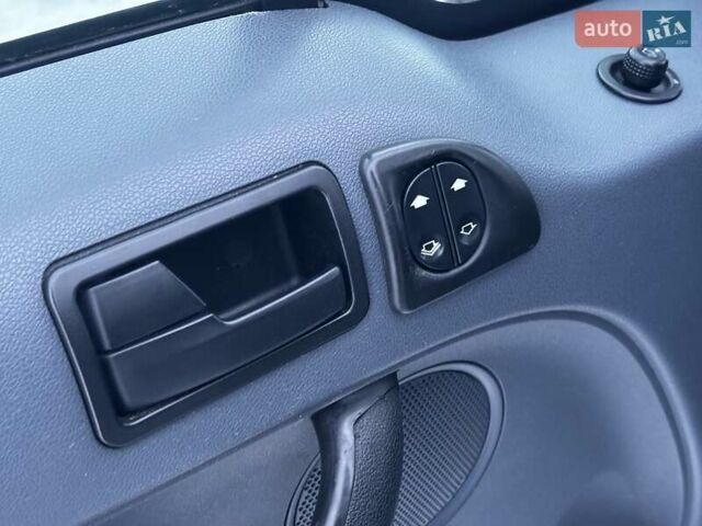 Білий Форд Транзит Коннект, об'ємом двигуна 1.75 л та пробігом 334 тис. км за 6450 $, фото 16 на Automoto.ua