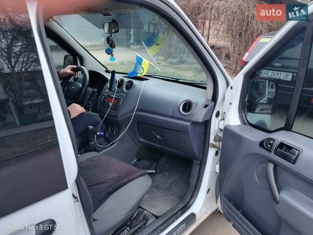 Белый Форд Транзит Коннект, объемом двигателя 1.8 л и пробегом 254 тыс. км за 6000 $, фото 6 на Automoto.ua