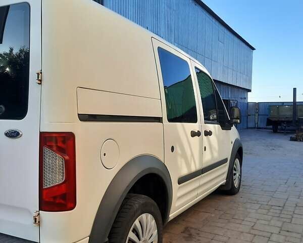 Белый Форд Транзит Коннект, объемом двигателя 1.8 л и пробегом 326 тыс. км за 4800 $, фото 6 на Automoto.ua