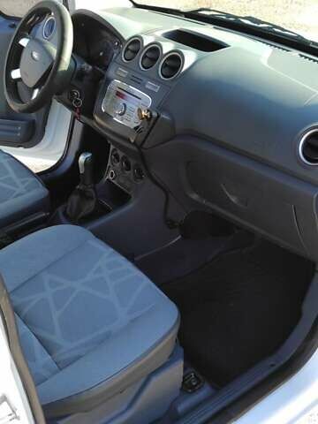 Форд Транзит Коннект 2010 в Харькове на Automoto.ua Белый Форд Транзит Коннект, объемом двигателя 1.75 л и пробегом 235 тыс. км за 6000 $, фото 4 на Automoto.ua