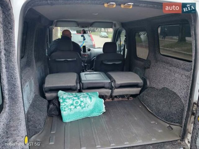 Белый Форд Транзит Коннект, объемом двигателя 1.8 л и пробегом 254 тыс. км за 6000 $, фото 11 на Automoto.ua