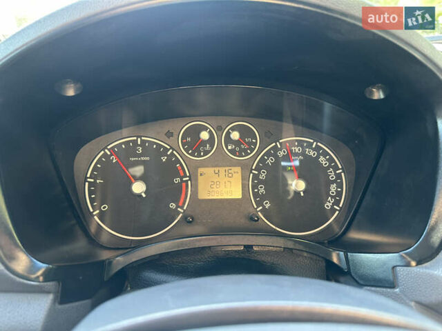 Белый Форд Транзит Коннект, объемом двигателя 1.8 л и пробегом 316 тыс. км за 5500 $, фото 1 на Automoto.ua