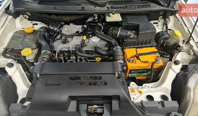 Белый Форд Транзит Коннект, объемом двигателя 1.8 л и пробегом 350 тыс. км за 5000 $, фото 2 на Automoto.ua