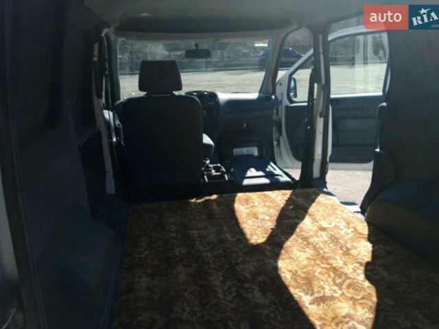 Білий Форд Транзит Коннект, об'ємом двигуна 1.8 л та пробігом 250 тис. км за 5999 $, фото 5 на Automoto.ua